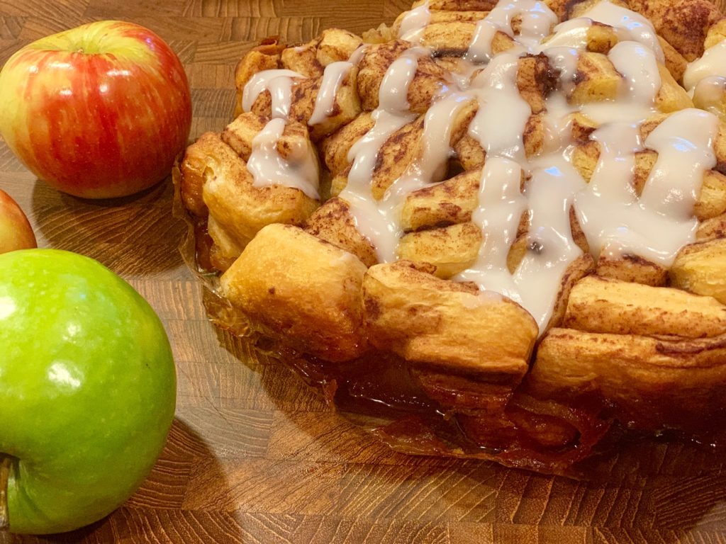 Finished cinnamon roll pull apart with apples
