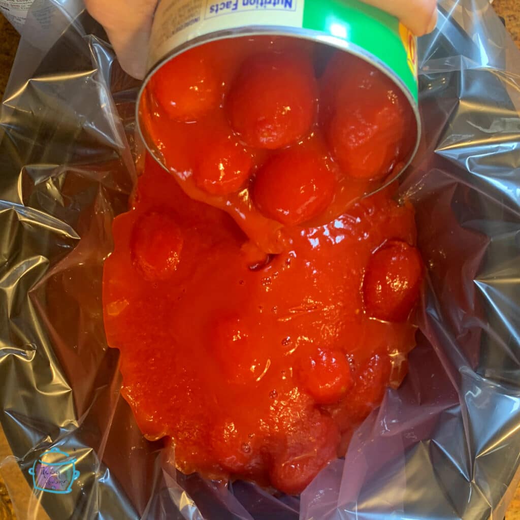 Adding a can of stewed tomatoes into a slow cooker
