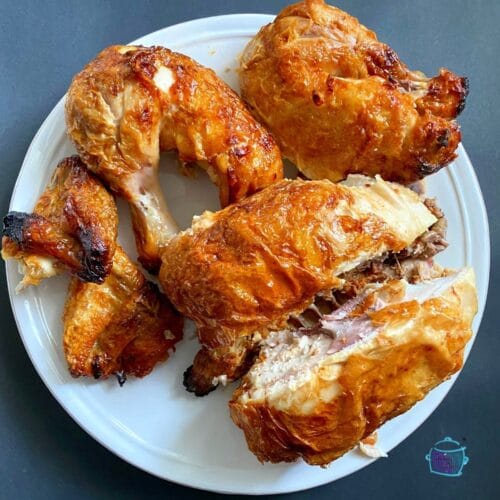 Round plates with chicken pieces