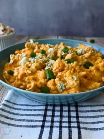 Slow cooker cauliflower buffalo macaroni and cheese in a bowl