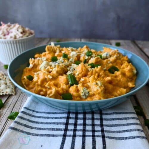 Slow cooker cauliflower buffalo macaroni and cheese in a bowl